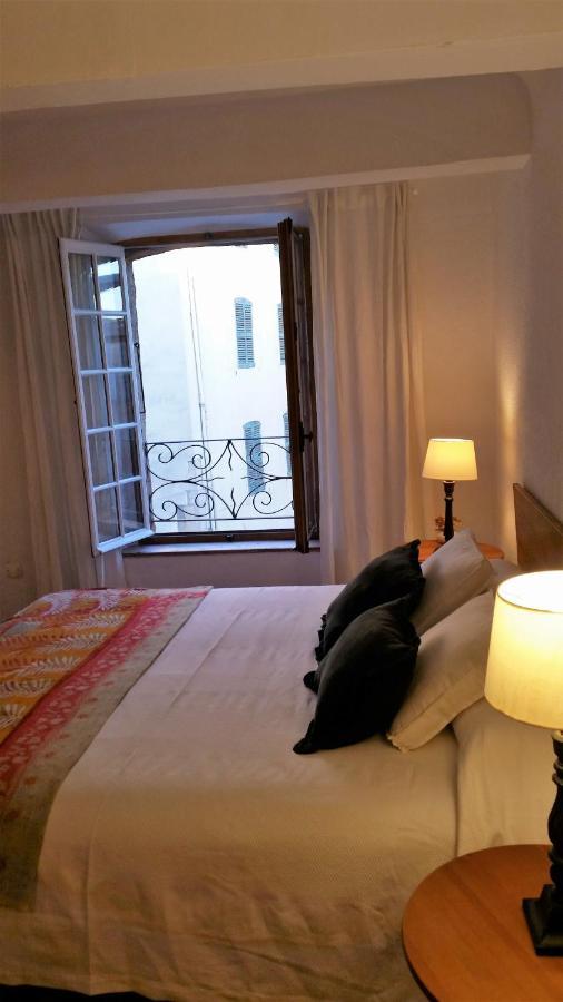 Ana'S Guest House Chambres D'Hotes โอปส์ ภายนอก รูปภาพ